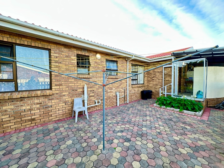 2 Bedroom Property for Sale in Fonteine Park Western Cape